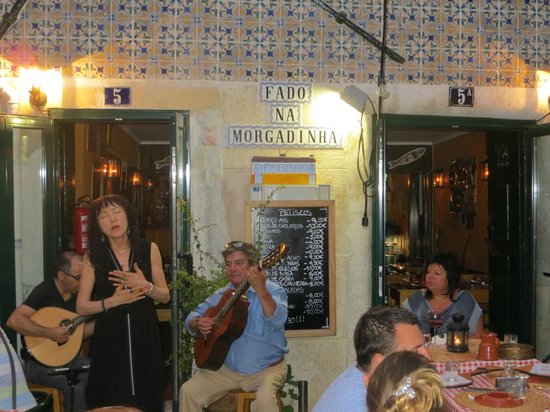 Alfama quartier fado