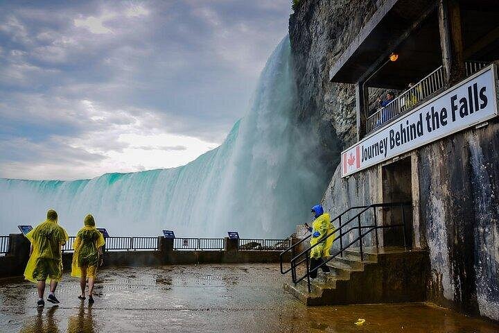Derrière les chutes Niagara