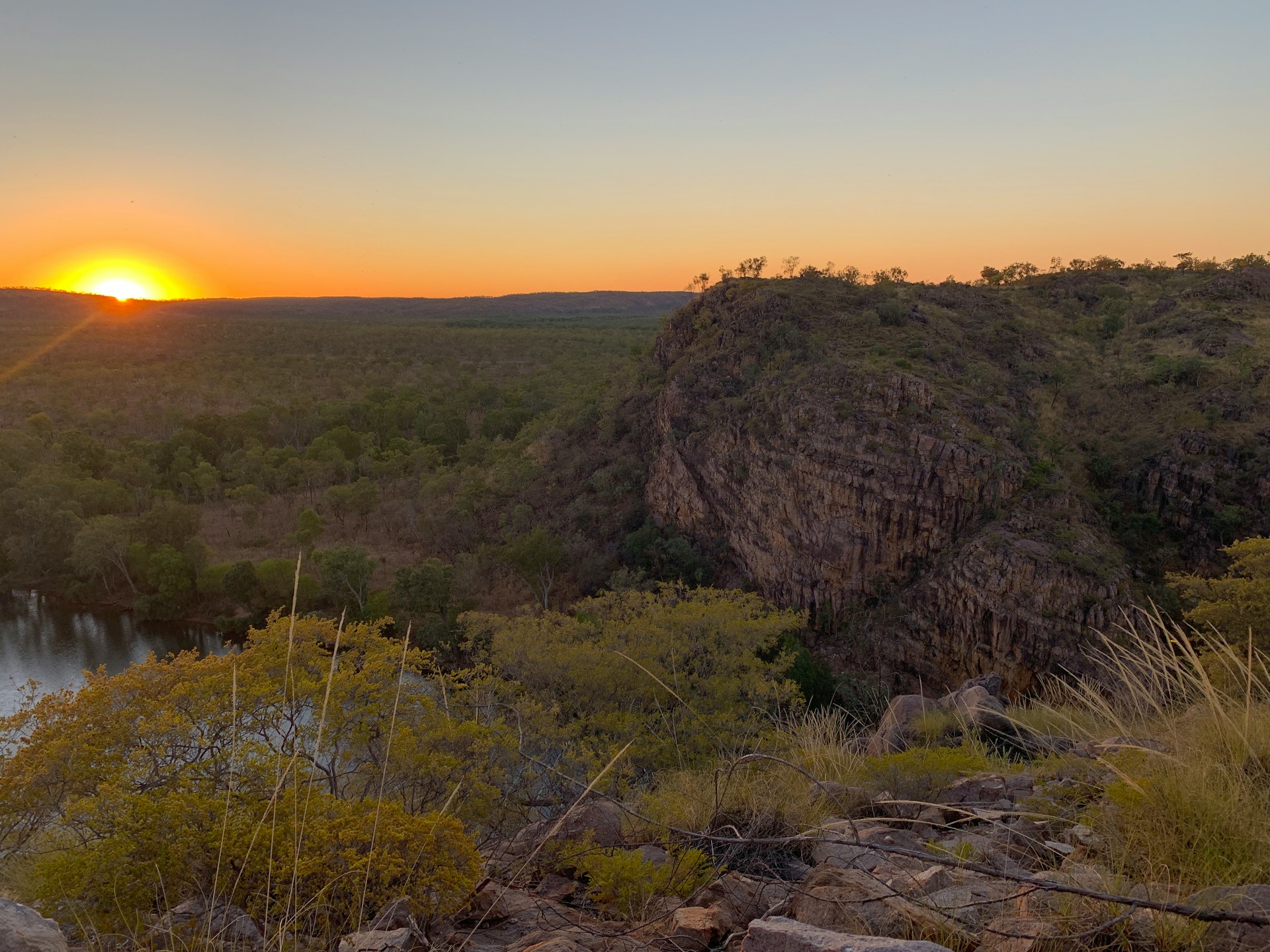 Coucher de soleil sur la savane