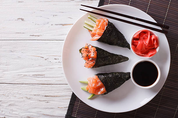 Temaki sushi formation